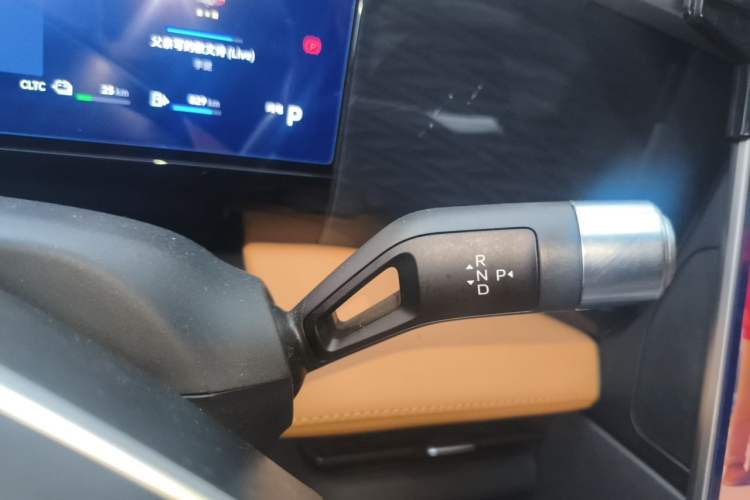 Used Geely Galaxy L7 2024 1.5T 115 km PLUS Dragon Edition Gear Lever