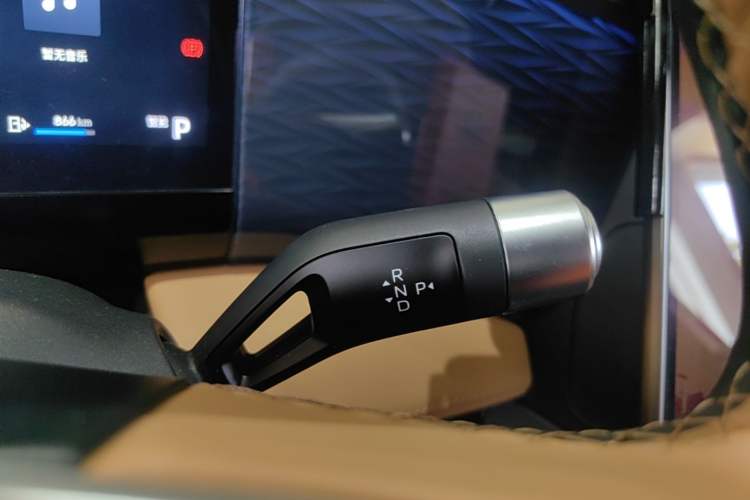 Used Geely Galaxy L7 2024 1.5T 115 km MAX Dragon Edition Gear Lever