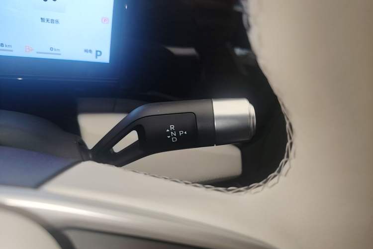 Used Geely Galaxy L7 2024 1.5T 115 km MAX Dragon Edition Gear Lever