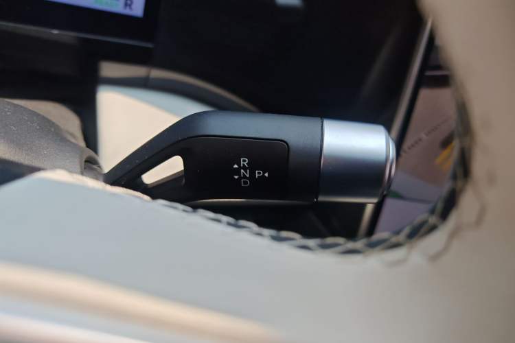 Used Geely Galaxy L7 2024 1.5T 55km PRO Dragon Edition Gear Lever