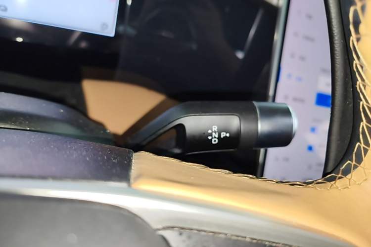 Used Geely Galaxy L7 2024 1.5T 115 km PLUS Dragon Edition Gear Lever