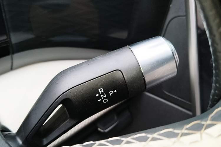 Used Geely Galaxy L7 2024 1.5T 115 km PLUS Dragon Edition Gear Lever
