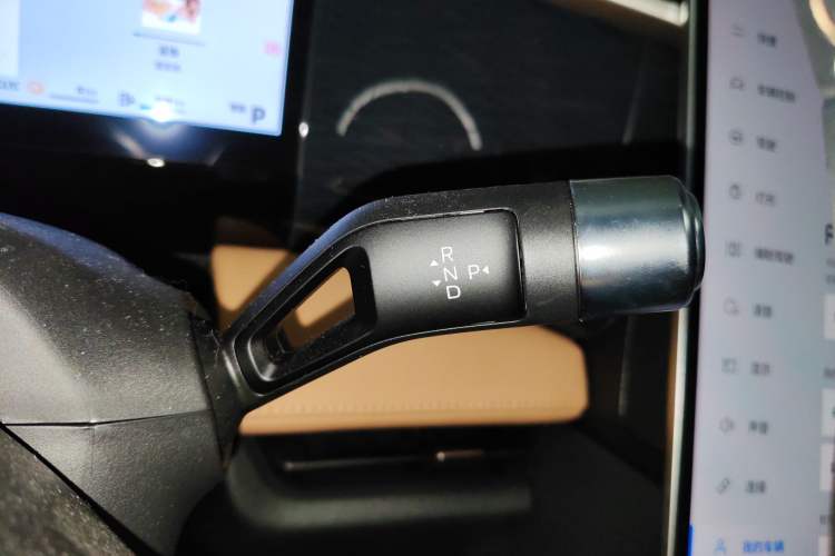 Used Geely Galaxy L7 2024 1.5T 55km PRO Dragon Edition Gear Lever
