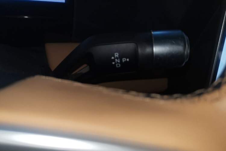 Used Geely Galaxy L7 2024 1.5T 115 km PLUS Dragon Edition Gear Lever