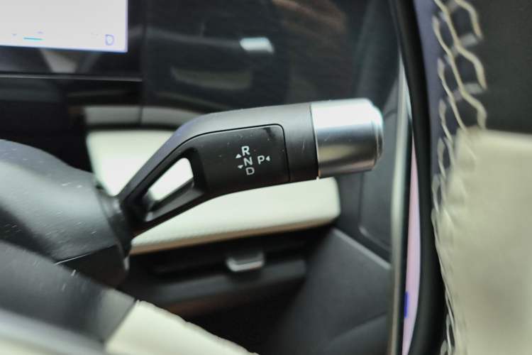 Used Geely Galaxy L7 2024 1.5T 115 km MAX Dragon Edition Gear Lever