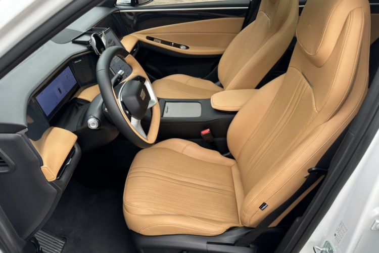 Used Geely Galaxy L7 2024 1.5T 115 km PLUS Dragon Edition Interior 2