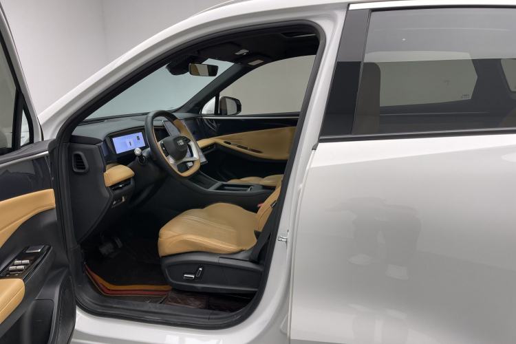 Used Geely Galaxy L7 2024 1.5T 115 km PLUS Dragon Edition Interior 2