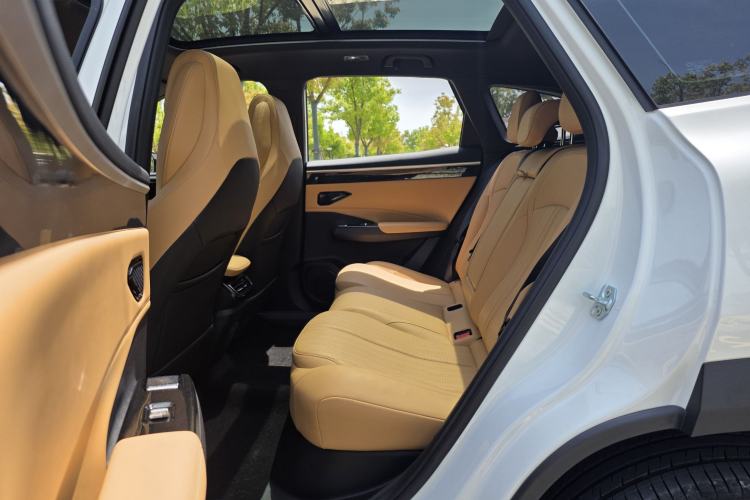 Used Geely Galaxy L7 2024 1.5T 115 km PLUS Dragon Edition Interior 2
