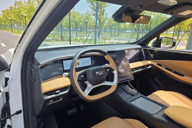 Used Geely Galaxy L7 2024 1.5T 115 km PLUS Dragon Edition Interior 4