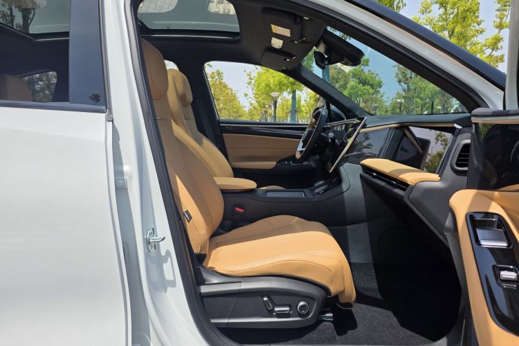 Used Geely Galaxy L7 2024 1.5T 115 km PLUS Dragon Edition Interior 5