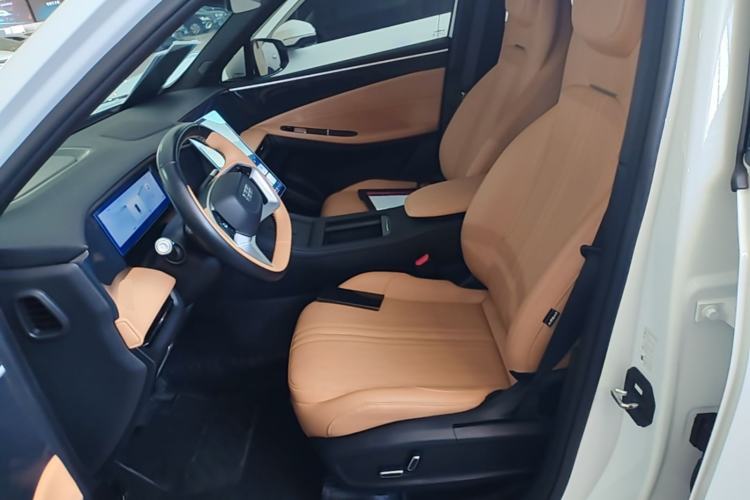Used Geely Galaxy L7 2024 1.5T 115 km PLUS Dragon Edition Left Front Seat