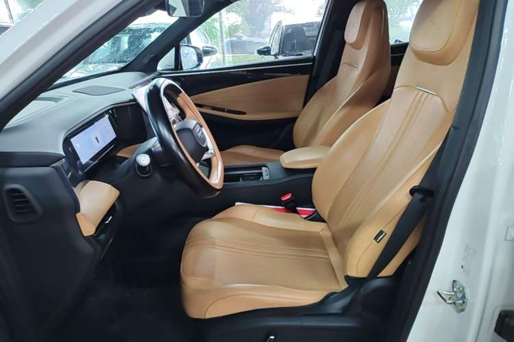 Used Geely Galaxy L7 2024 1.5T 115 km PLUS Dragon Edition Left Front Seat