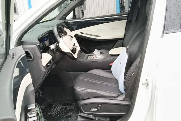 Used Geely Galaxy L7 2024 1.5T 115 km PLUS Dragon Edition Left Front Seat