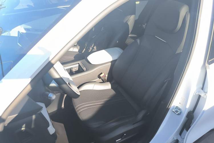 Used Geely Galaxy L7 2024 1.5T 115 km PLUS Dragon Edition Left Front Seat