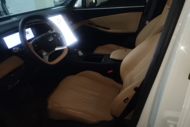 Used Geely Galaxy L7 2024 1.5T 115 km PLUS Dragon Edition Left Front Seat