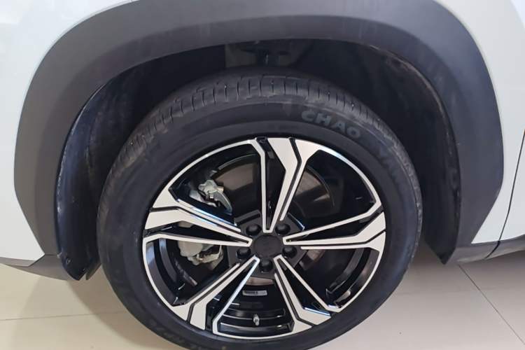 Used Geely Galaxy L7 2024 1.5T 115 km PLUS Dragon Edition Left Front Wheel Hub