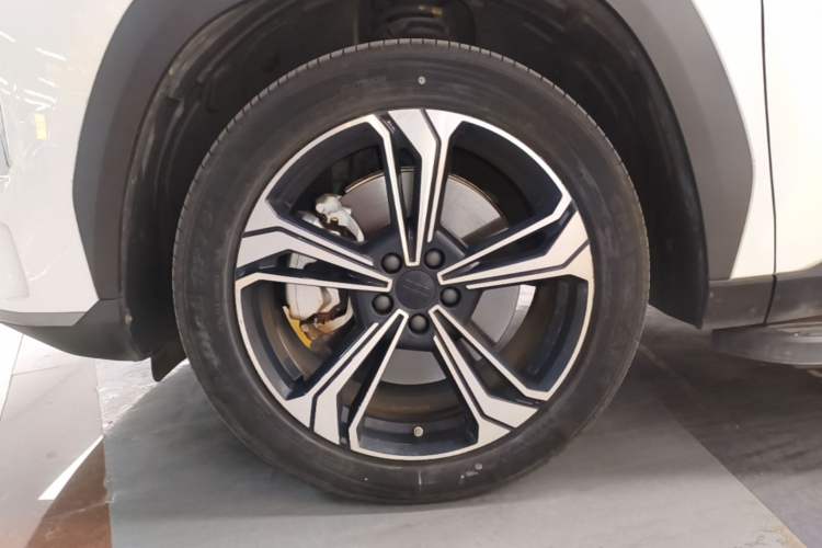 Used Geely Galaxy L7 2024 1.5T 115 km PLUS Dragon Edition Left Front Wheel Hub