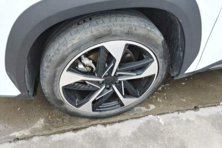 Used Geely Galaxy L7 2024 1.5T 115 km Starship Dragon Edition Left Front Wheel Hub