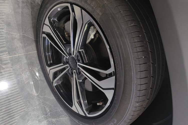 Used Geely Galaxy L7 2024 1.5T 115 km MAX Dragon Edition Left Front Wheel Hub