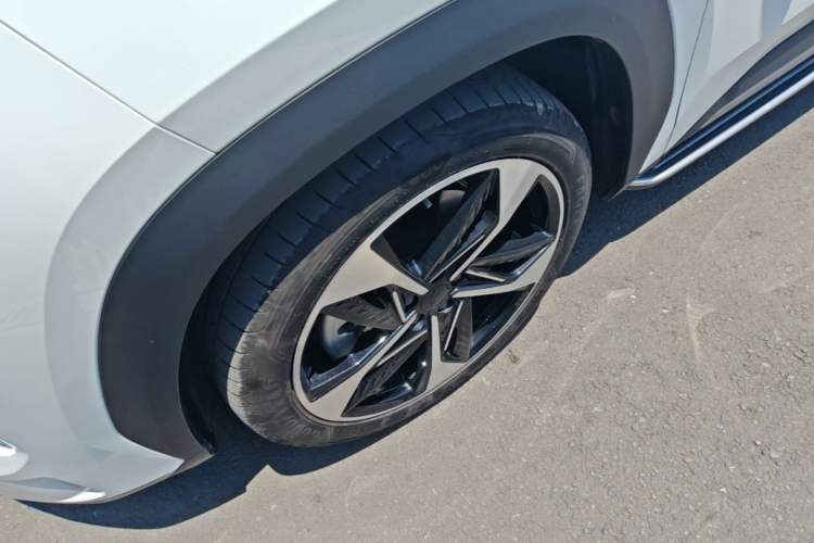 Used Geely Galaxy L7 2024 1.5T 115 km Starship Dragon Edition Left Front Wheel Hub
