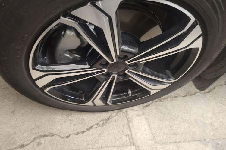 Used Geely Galaxy L7 2024 1.5T 115 km MAX Dragon Edition Left Front Wheel Hub