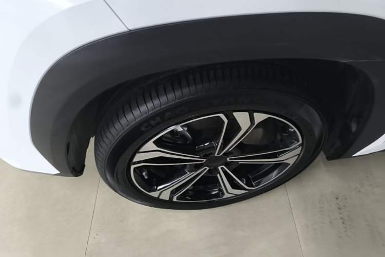Used Geely Galaxy L7 2024 1.5T 115 km MAX Dragon Edition Left Front Wheel Hub