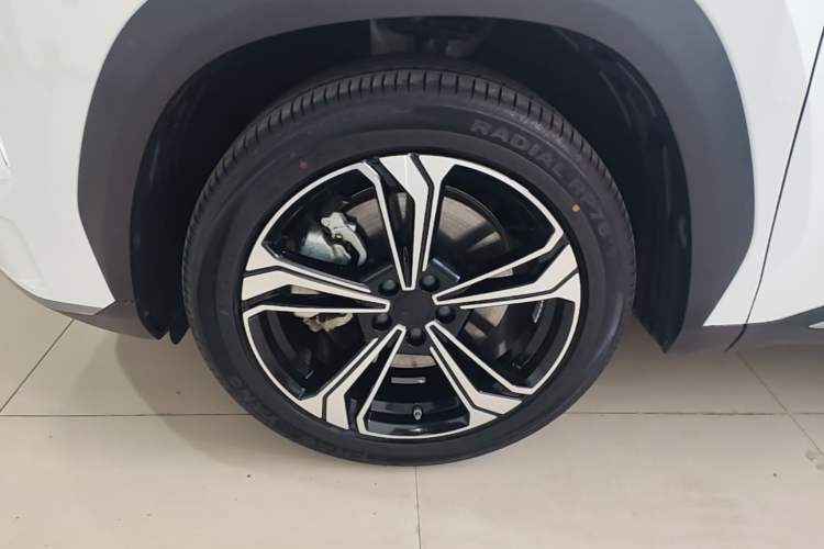Used Geely Galaxy L7 2024 1.5T 115 km MAX Dragon Edition Left Front Wheel Hub