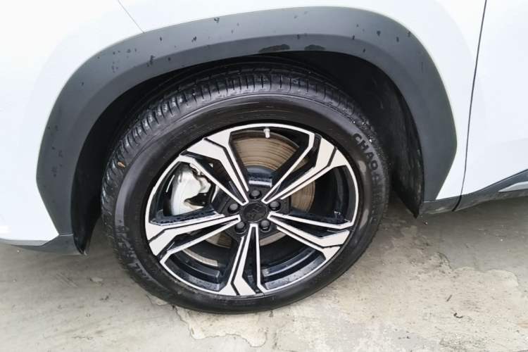 Used Geely Galaxy L7 2024 1.5T 115 km PLUS Dragon Edition Left Front Wheel Hub