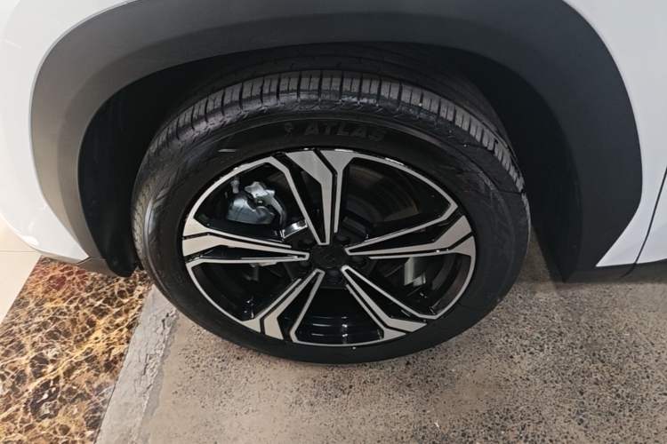 Used Geely Galaxy L7 2024 1.5T 115 km PLUS Dragon Edition Left Front Wheel Hub