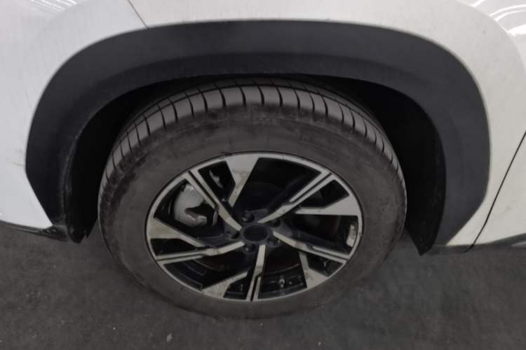 Used Geely Galaxy L7 2024 1.5T 55km PRO Dragon Edition Left Front Wheel Hub