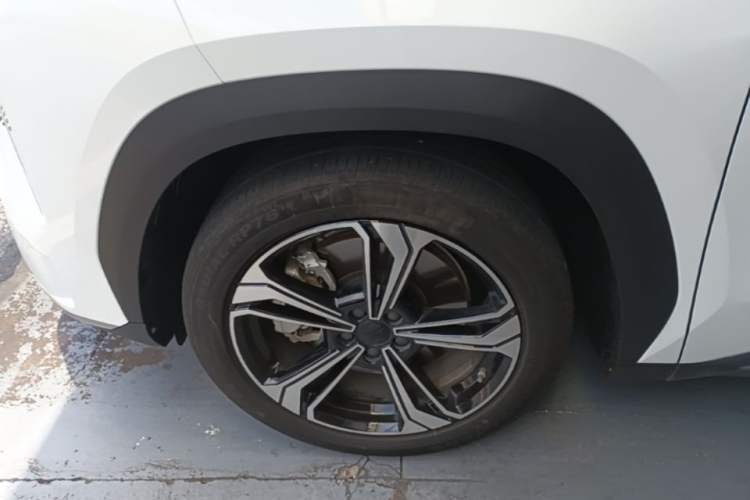 Used Geely Galaxy L7 2024 1.5T 115 km MAX Dragon Edition Left Front Wheel Hub