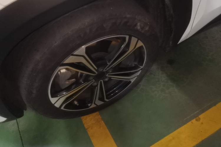 Used Geely Galaxy L7 2024 1.5T 115 km PLUS Dragon Edition Left Front Wheel Hub
