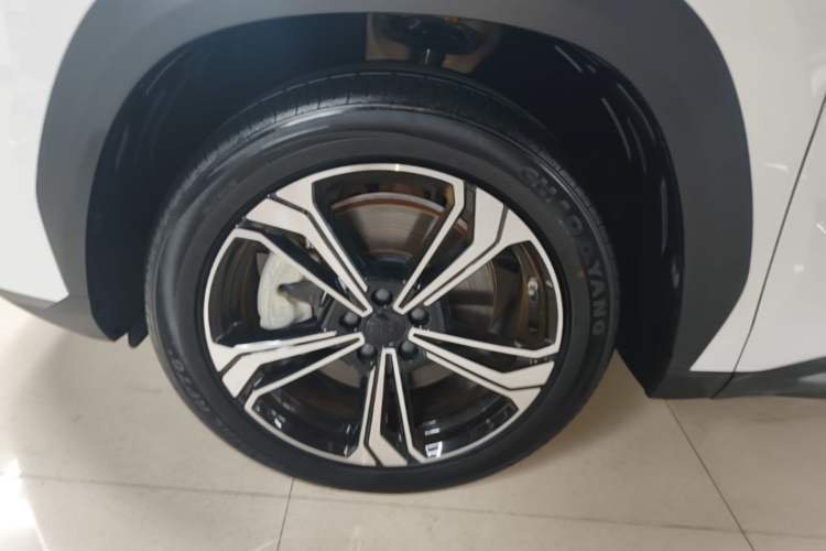 Used Geely Galaxy L7 2024 1.5T 115 km PLUS Dragon Edition Left Front Wheel Hub