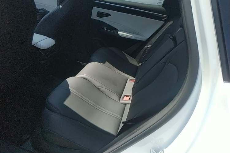 Used Geely Galaxy L7 2024 1.5T 55km PRO Dragon Edition Left Rear Seat
