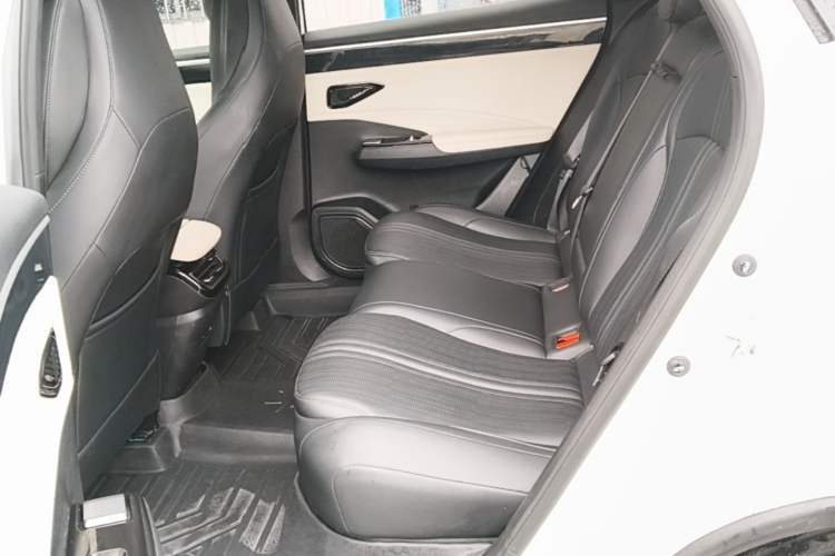 Used Geely Galaxy L7 2024 1.5T 115 km PLUS Dragon Edition Left Rear Seat