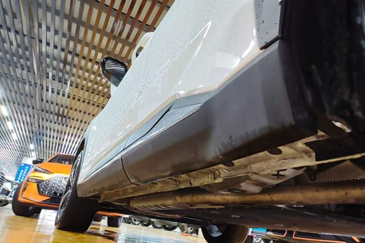 Used Geely Galaxy L7 2024 1.5T 115 km PLUS Dragon Edition Left Side Sill