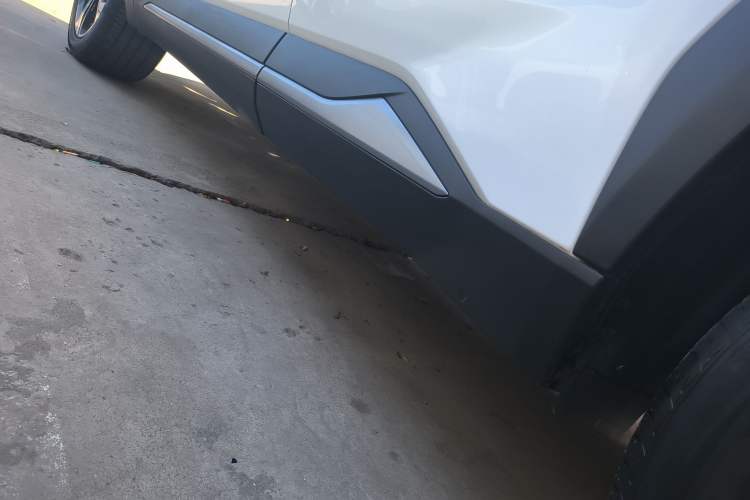 Used Geely Galaxy L7 2024 1.5T 115 km PLUS Dragon Edition Left Side Sill