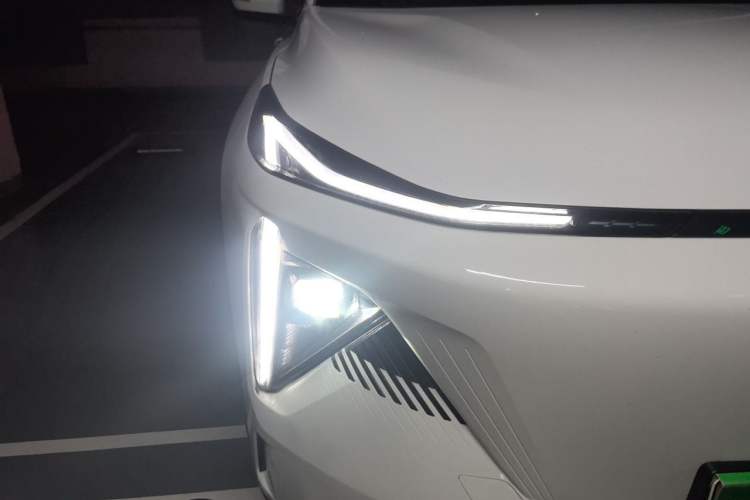 Used Geely Galaxy L7 2024 1.5T 115 km MAX Dragon Edition Right Front Headlight