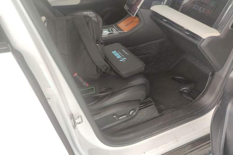 Used Geely Galaxy L7 2024 1.5T 115 km PLUS Dragon Edition Right Front Seat