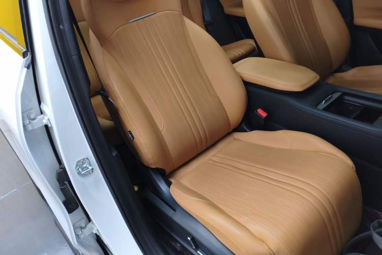 Used Geely Galaxy L7 2024 1.5T 115 km PLUS Dragon Edition Right Front Seat