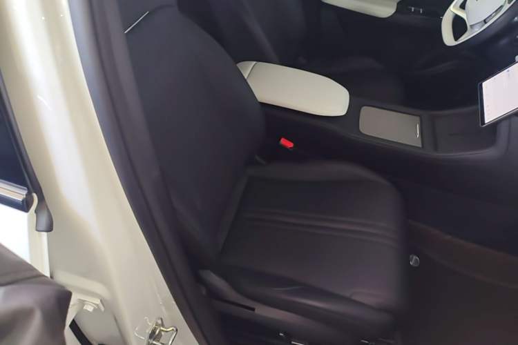 Used Geely Galaxy L7 2024 1.5T 115 km MAX Dragon Edition Right Front Seat