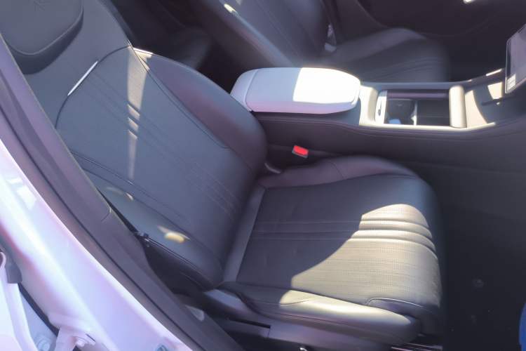 Used Geely Galaxy L7 2024 1.5T 115 km PLUS Dragon Edition Right Front Seat