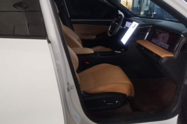 Used Geely Galaxy L7 2024 1.5T 115 km PLUS Dragon Edition Right Front Seat