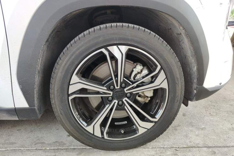 Used Geely Galaxy L7 2024 1.5T 115 km PLUS Dragon Edition Right Front Wheel Hub