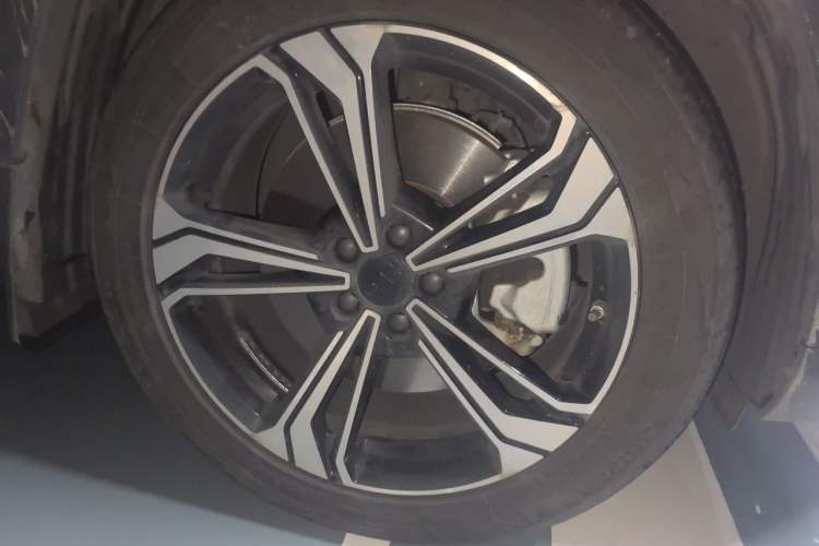 Used Geely Galaxy L7 2024 1.5T 115 km MAX Dragon Edition Right Front Wheel Hub