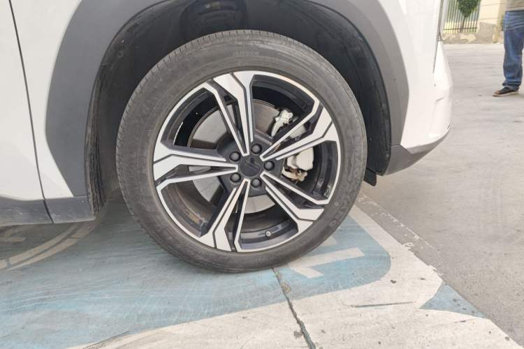 Used Geely Galaxy L7 2024 1.5T 115 km PLUS Dragon Edition Right Front Wheel Hub