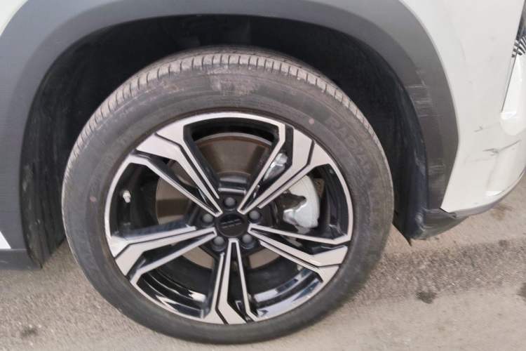 Used Geely Galaxy L7 2024 1.5T 115 km PLUS Dragon Edition Right Front Wheel Hub