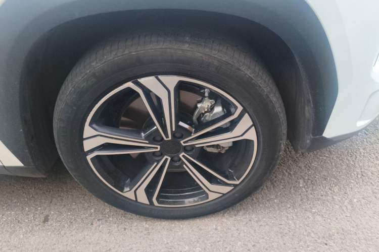 Used Geely Galaxy L7 2024 1.5T 115 km PLUS Dragon Edition Right Front Wheel Hub
