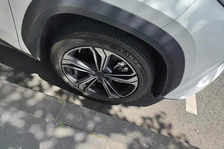 Used Geely Galaxy L7 2024 1.5T 115 km PLUS Dragon Edition Right Front Wheel Hub