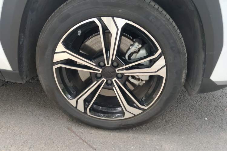 Used Geely Galaxy L7 2024 1.5T 115 km PLUS Dragon Edition Right Front Wheel Hub